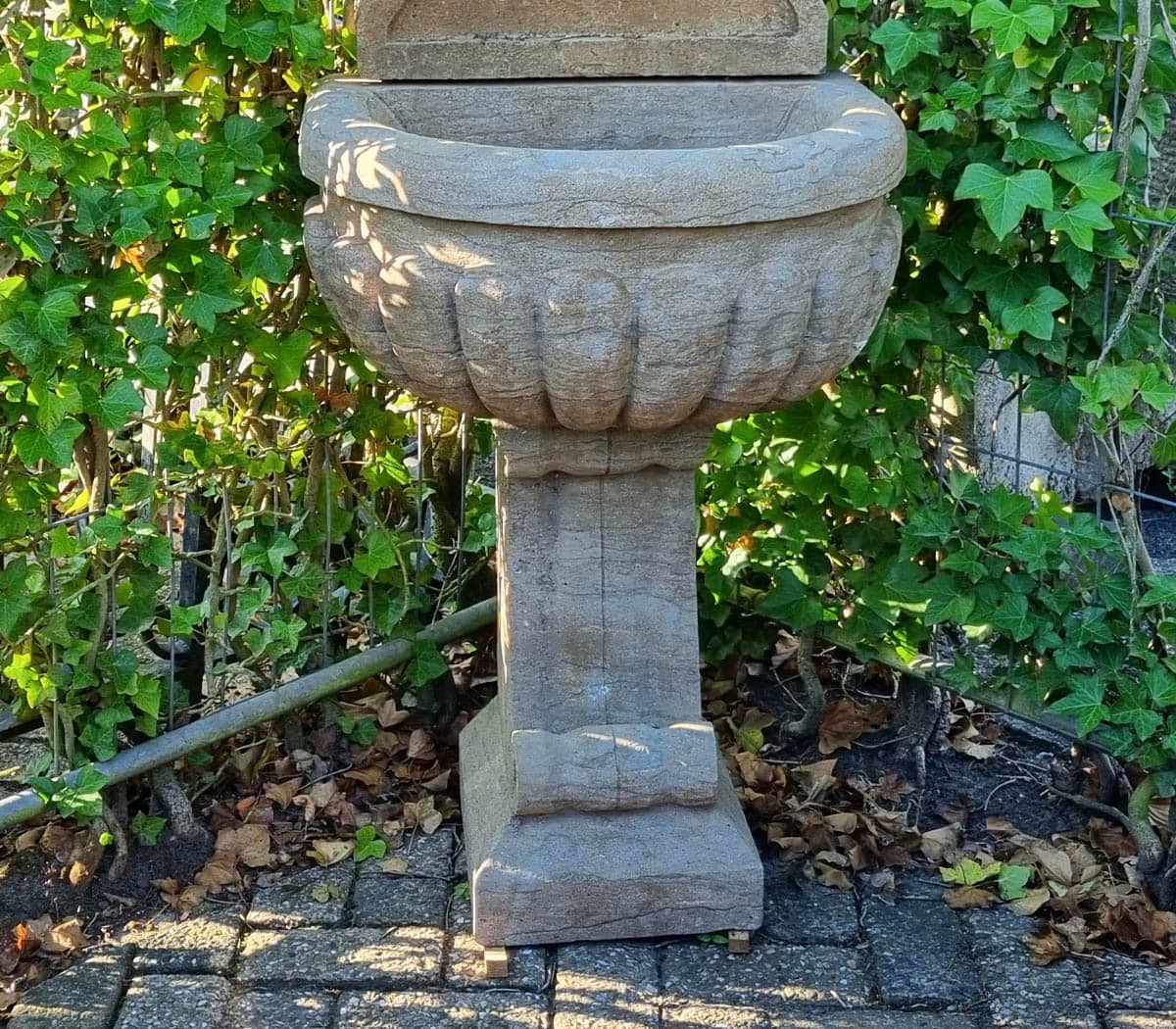 Natuurstenen-wandfontein