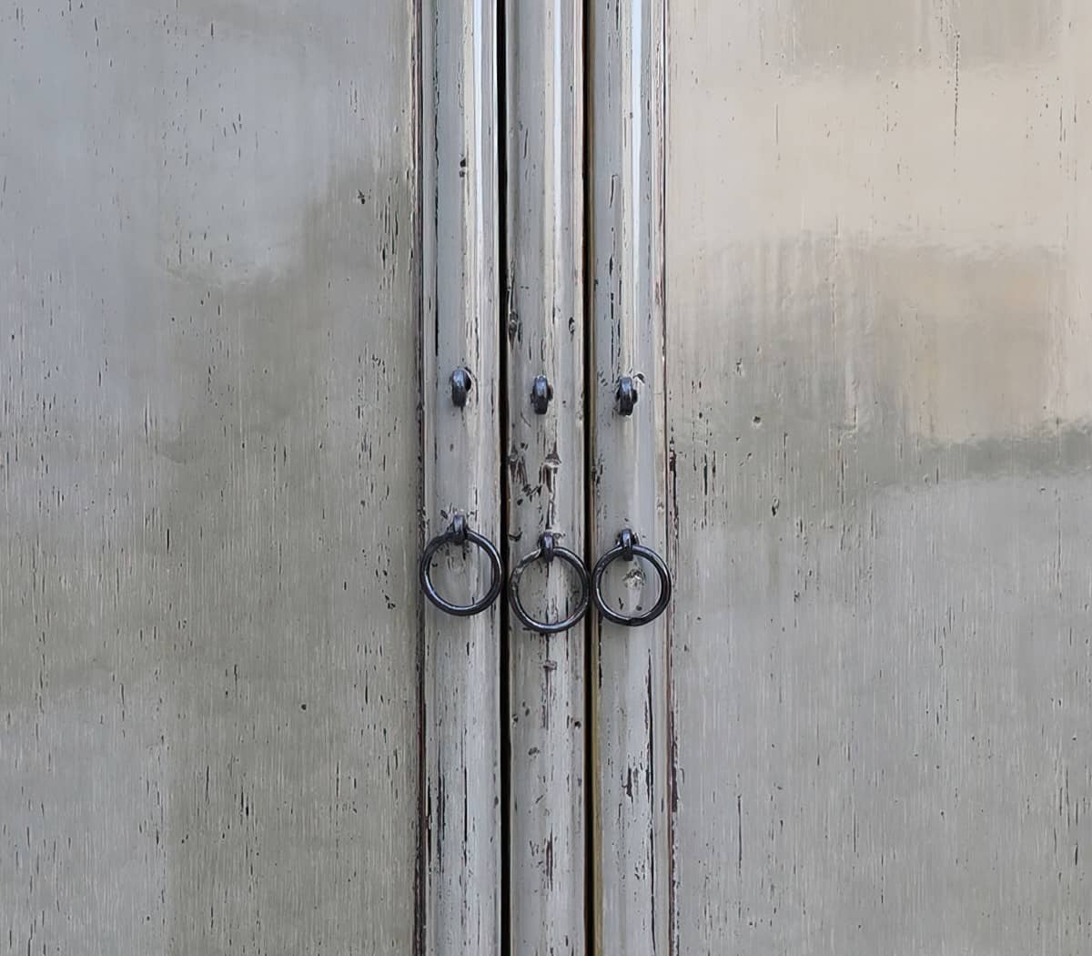 Houten-kast-met-2-deuren