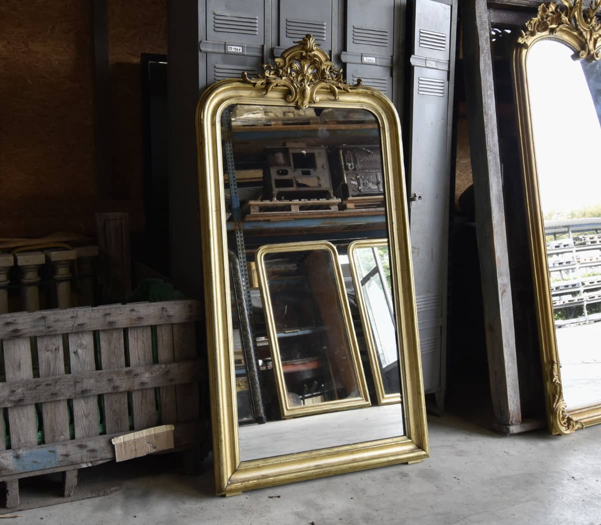 Antieke-spiegel-met-kuif