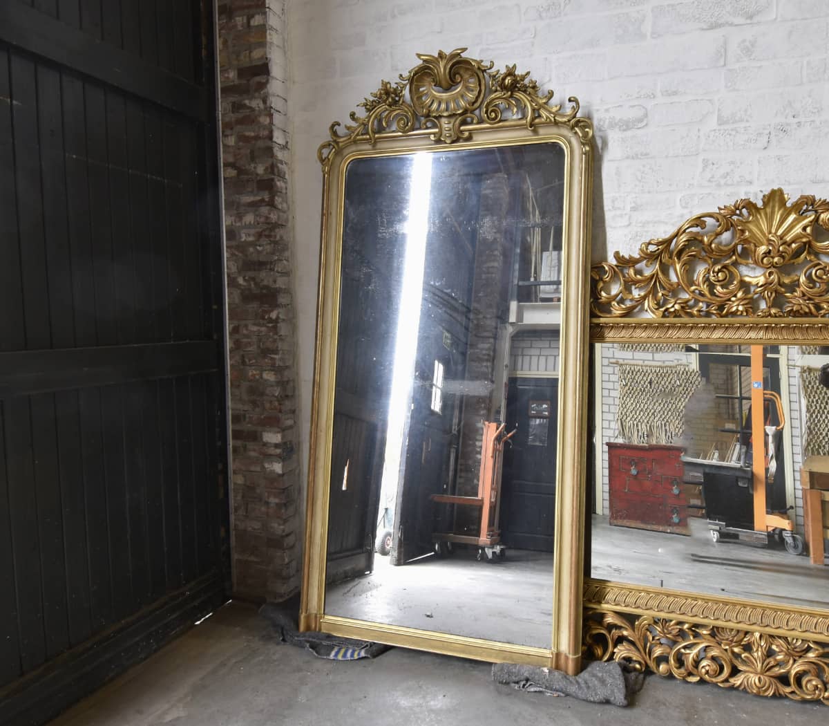 Antieke-spiegel-met-kuif