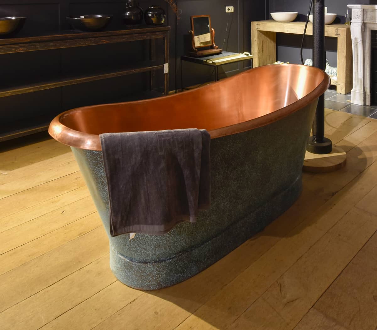 Metaal-met-koperen-Bad