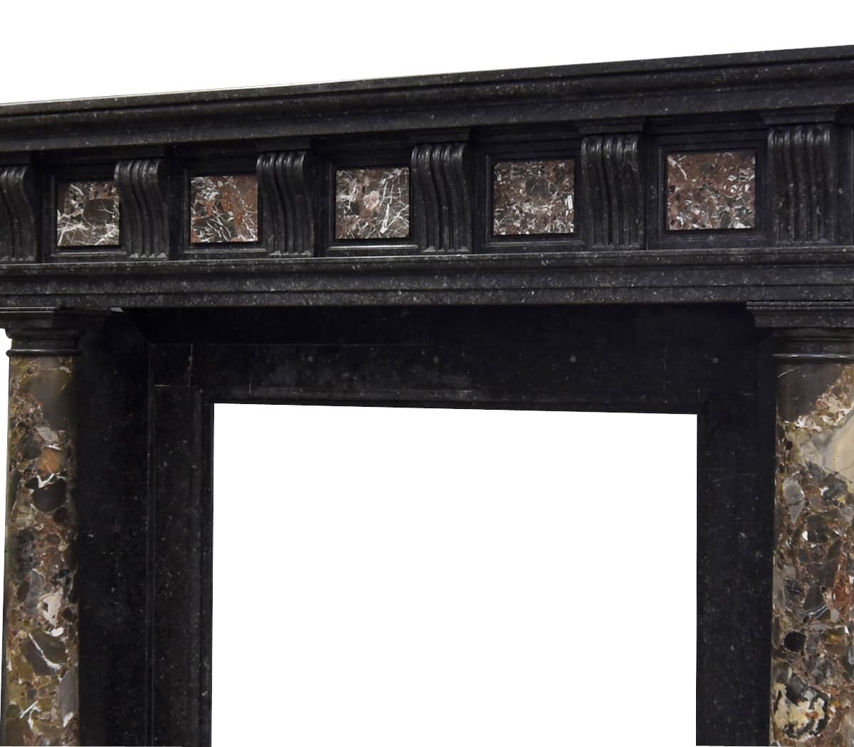 Zwart-marmeren-schouw-met-pilaren