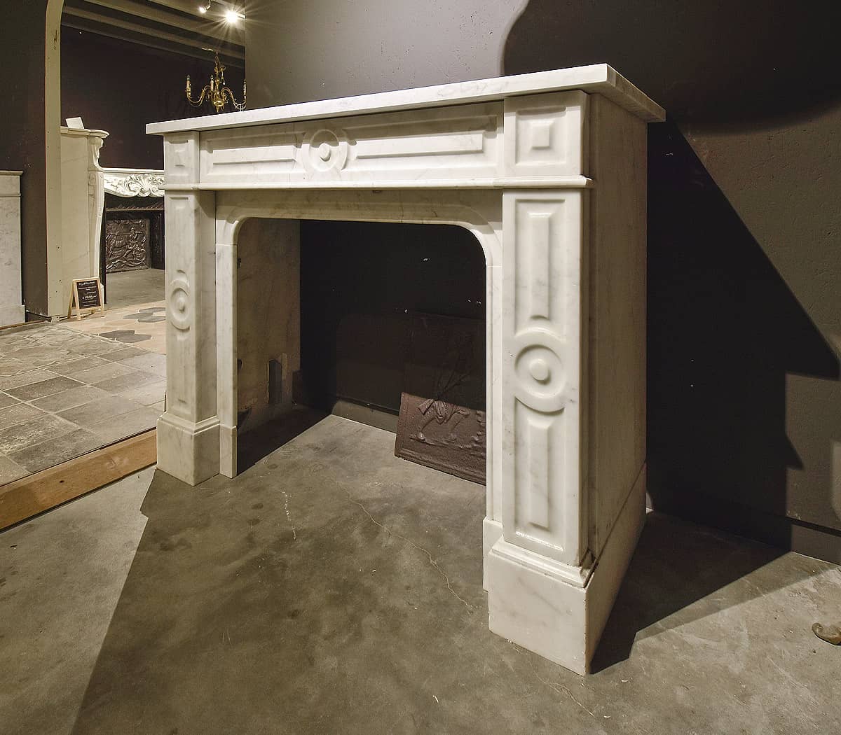 Wit-marmeren-ombouwschouw