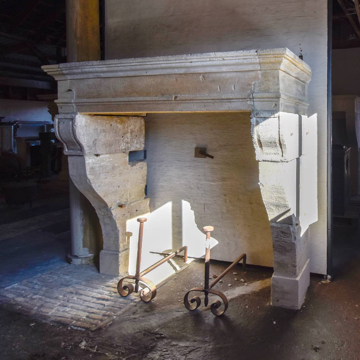 Antieke-zandstenen-ombouwschouw