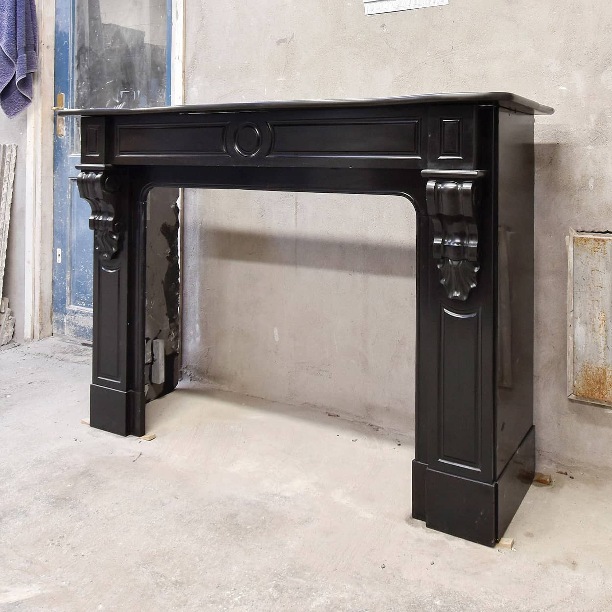 Zwart-marmeren-ombouwschouw