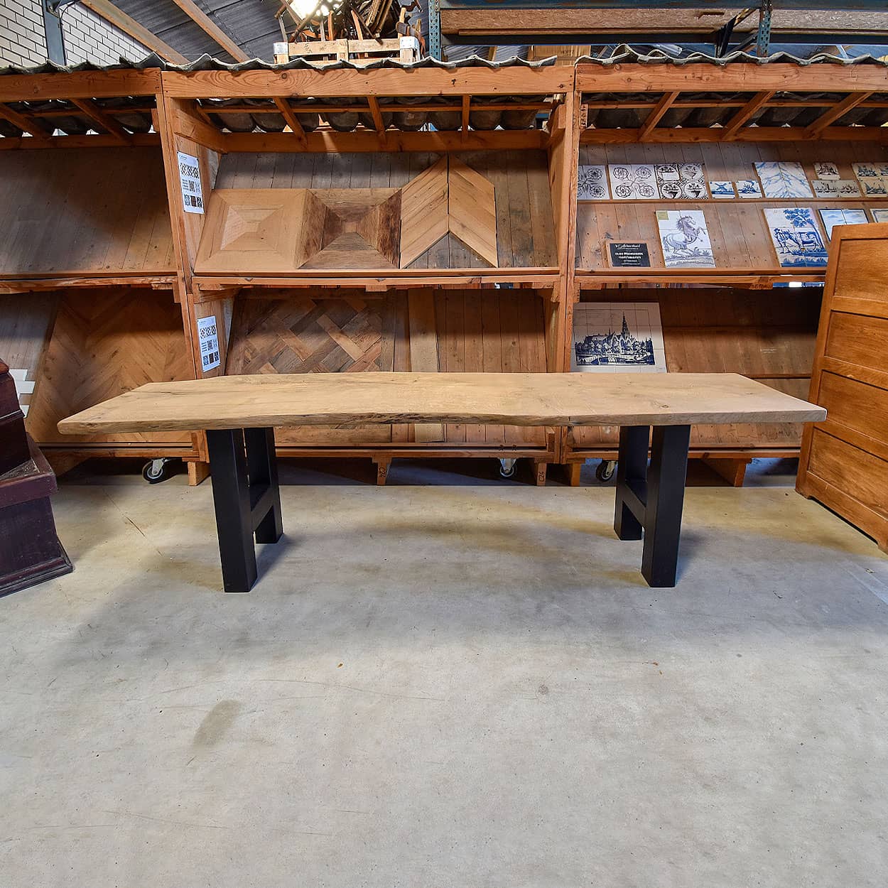 Boomstamtafel-met-ijzeren-onderstel