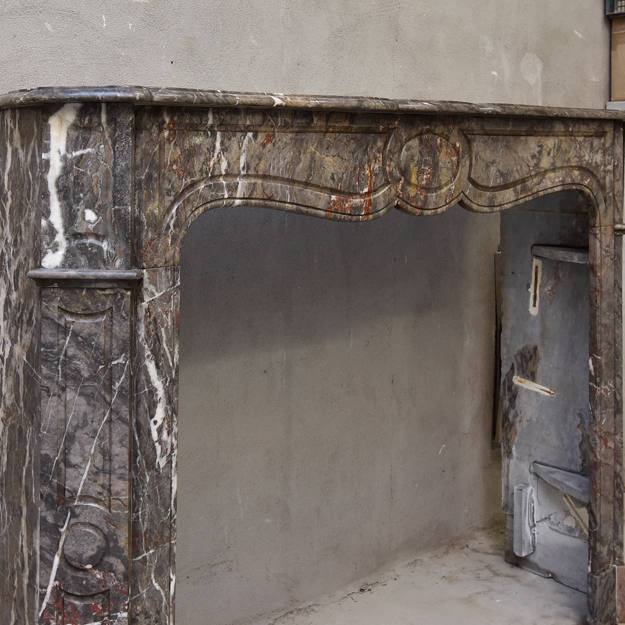 Marmeren-Pompadour-voorzetschouw