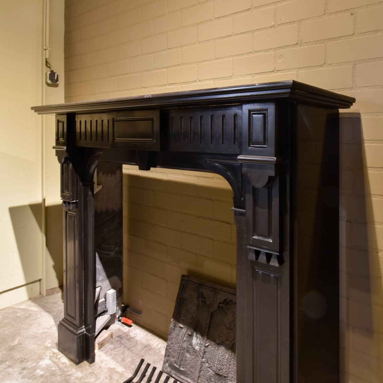 Noir-de-Mazy-marmeren-ombouwschouw