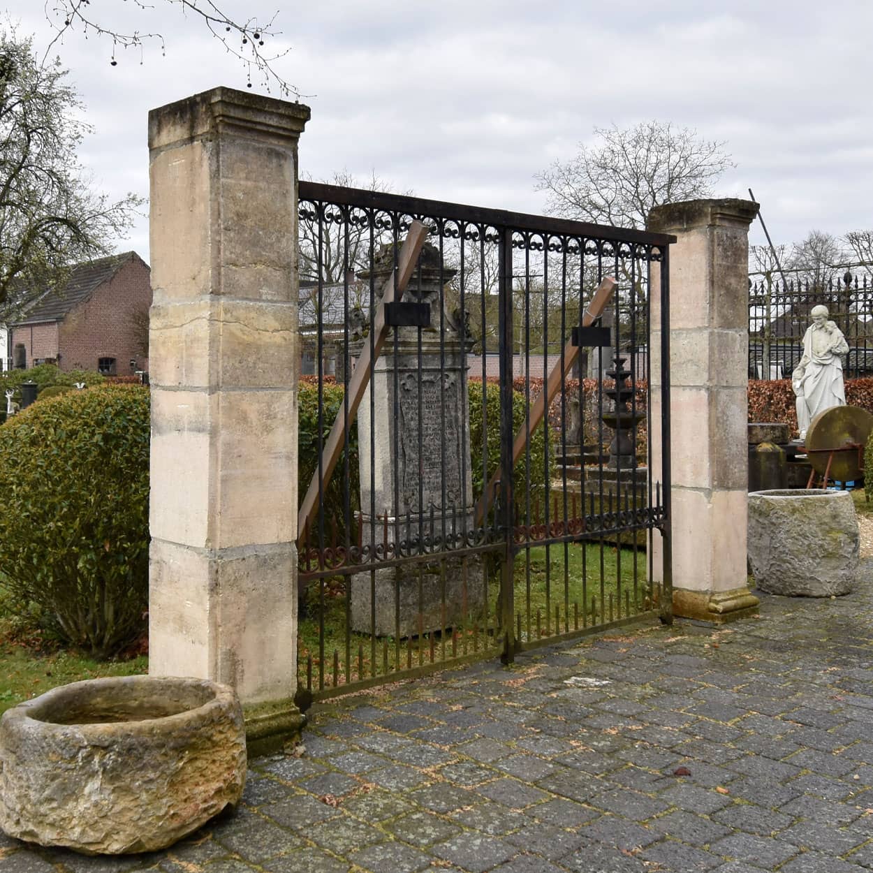 Zandstenen-poortpalen