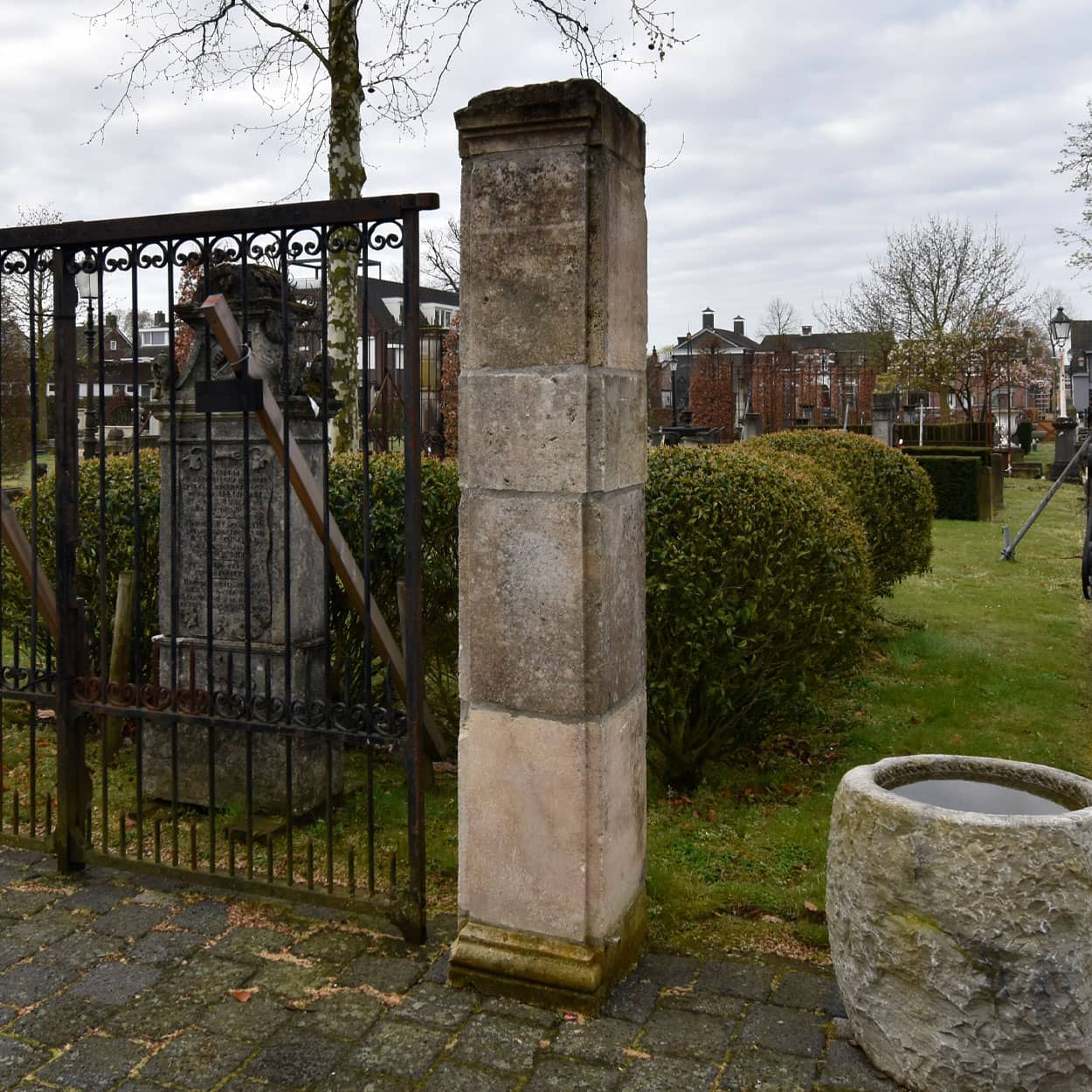 Zandstenen-poortpalen