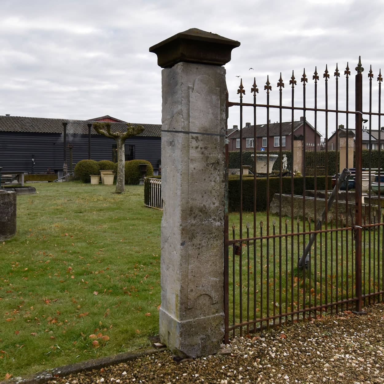 Zandstenen-poortpalen