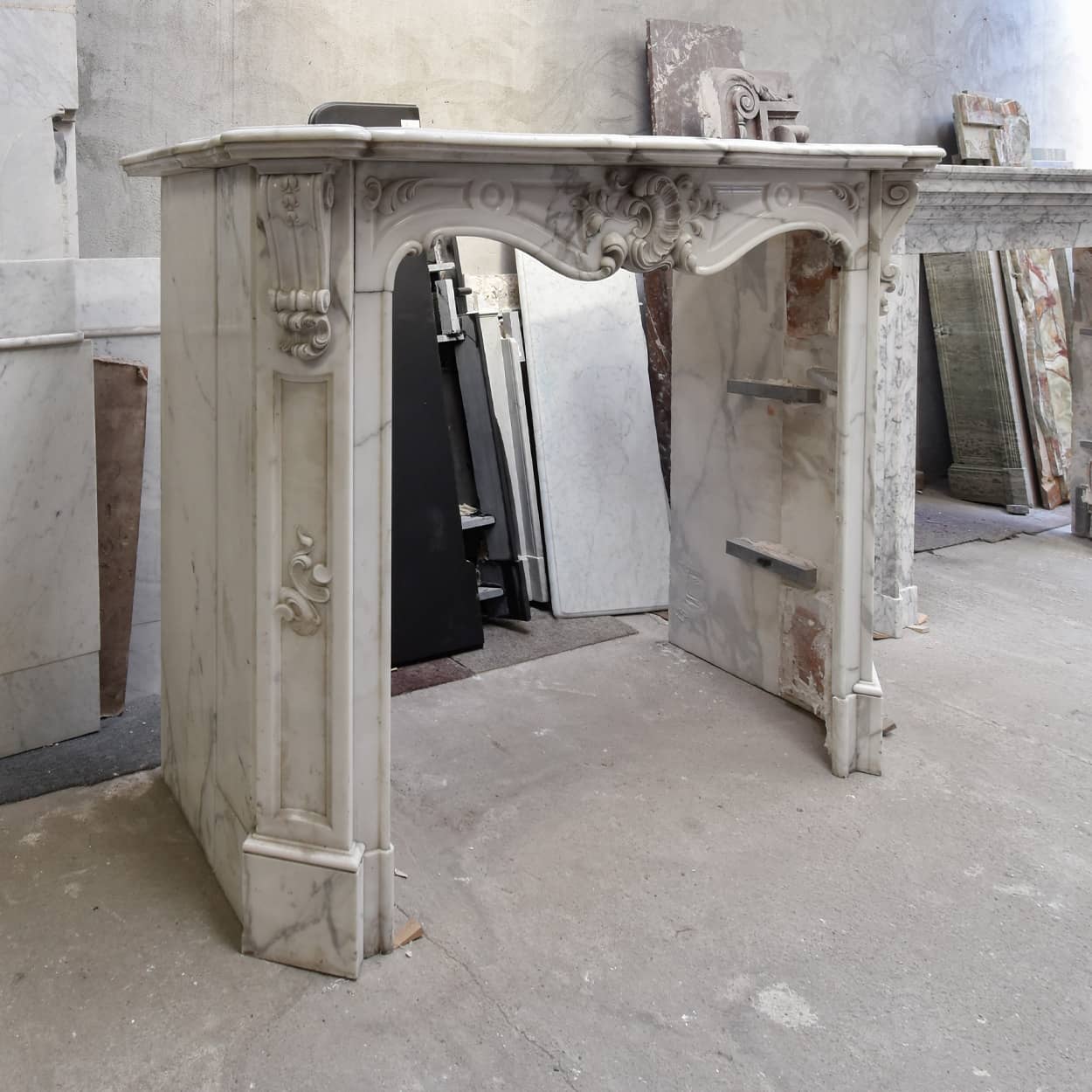 Antieke-marmeren-Louis-XV-ombouwschouw