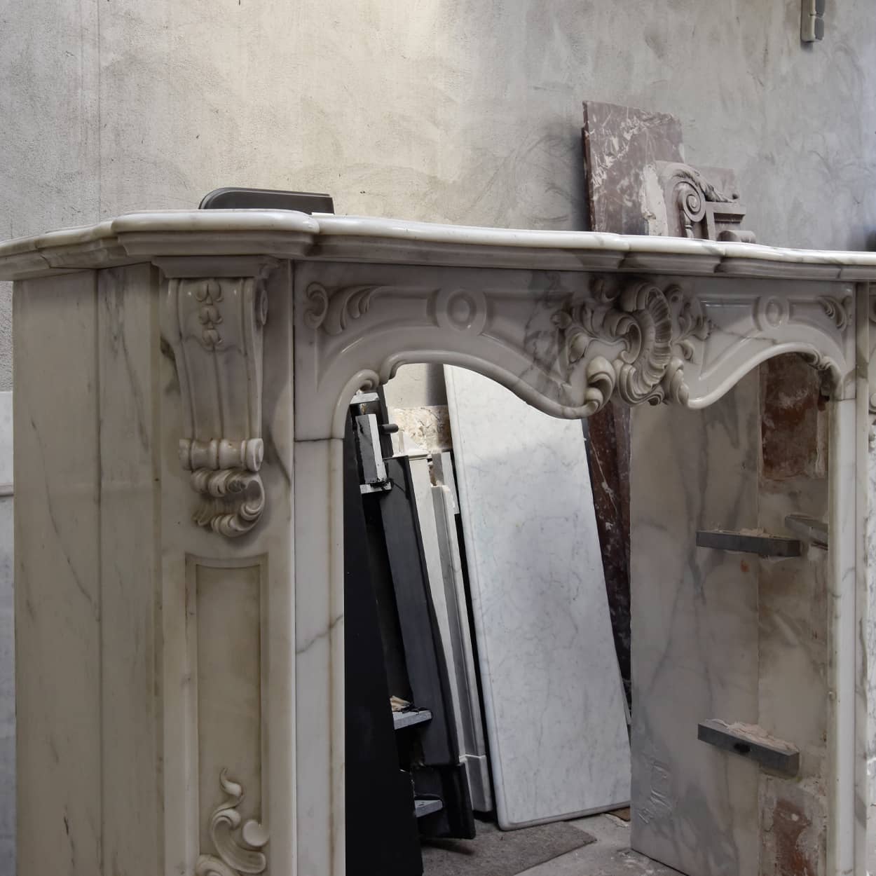 Antieke-marmeren-Louis-XV-ombouwschouw