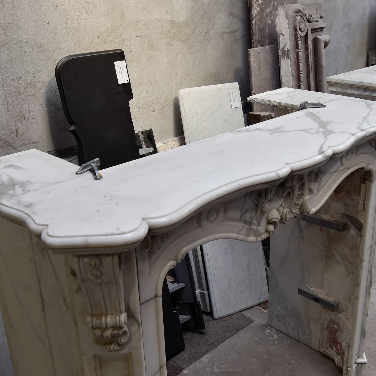 Antieke-marmeren-Louis-XV-ombouwschouw