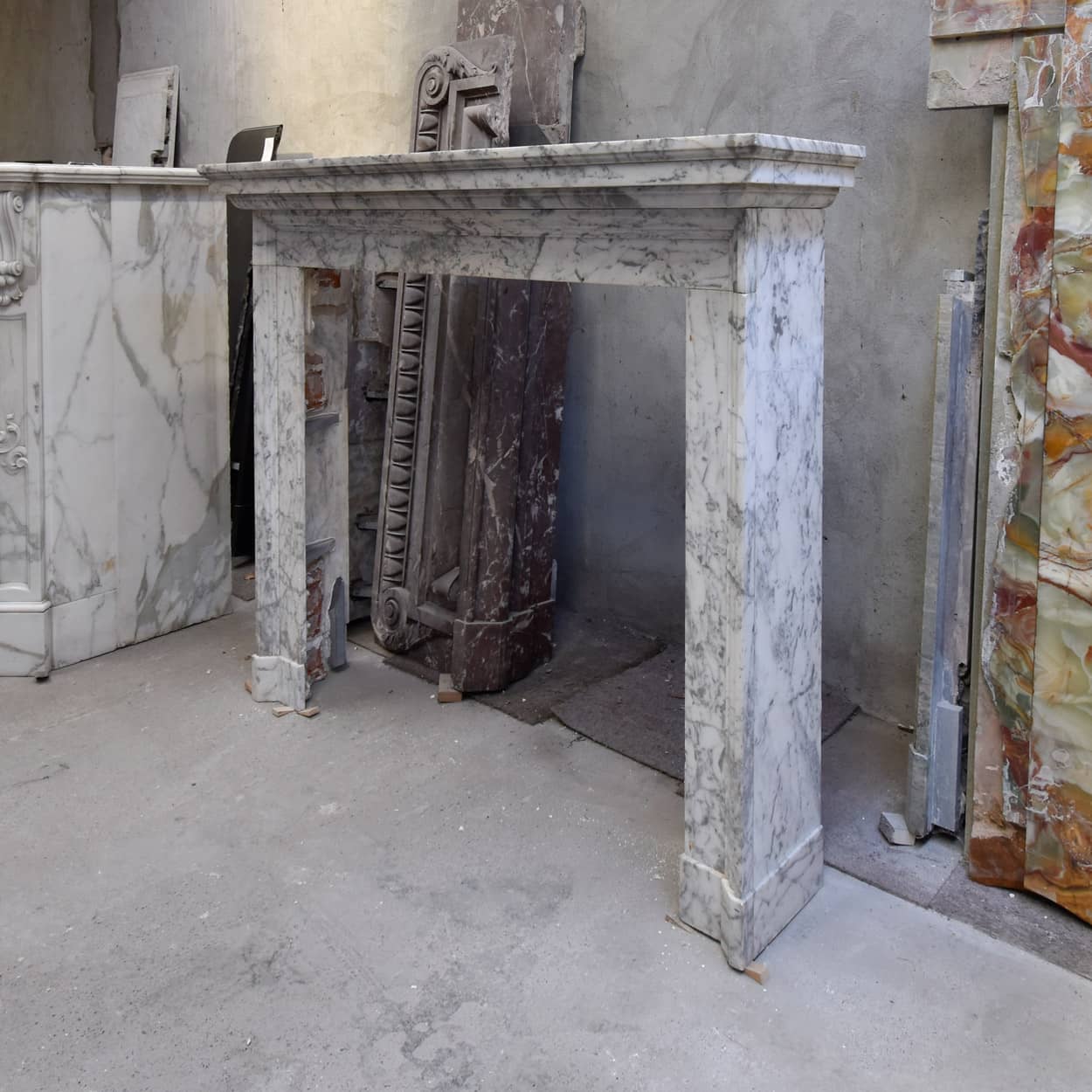 Antieke-marmeren-voorzetschouw