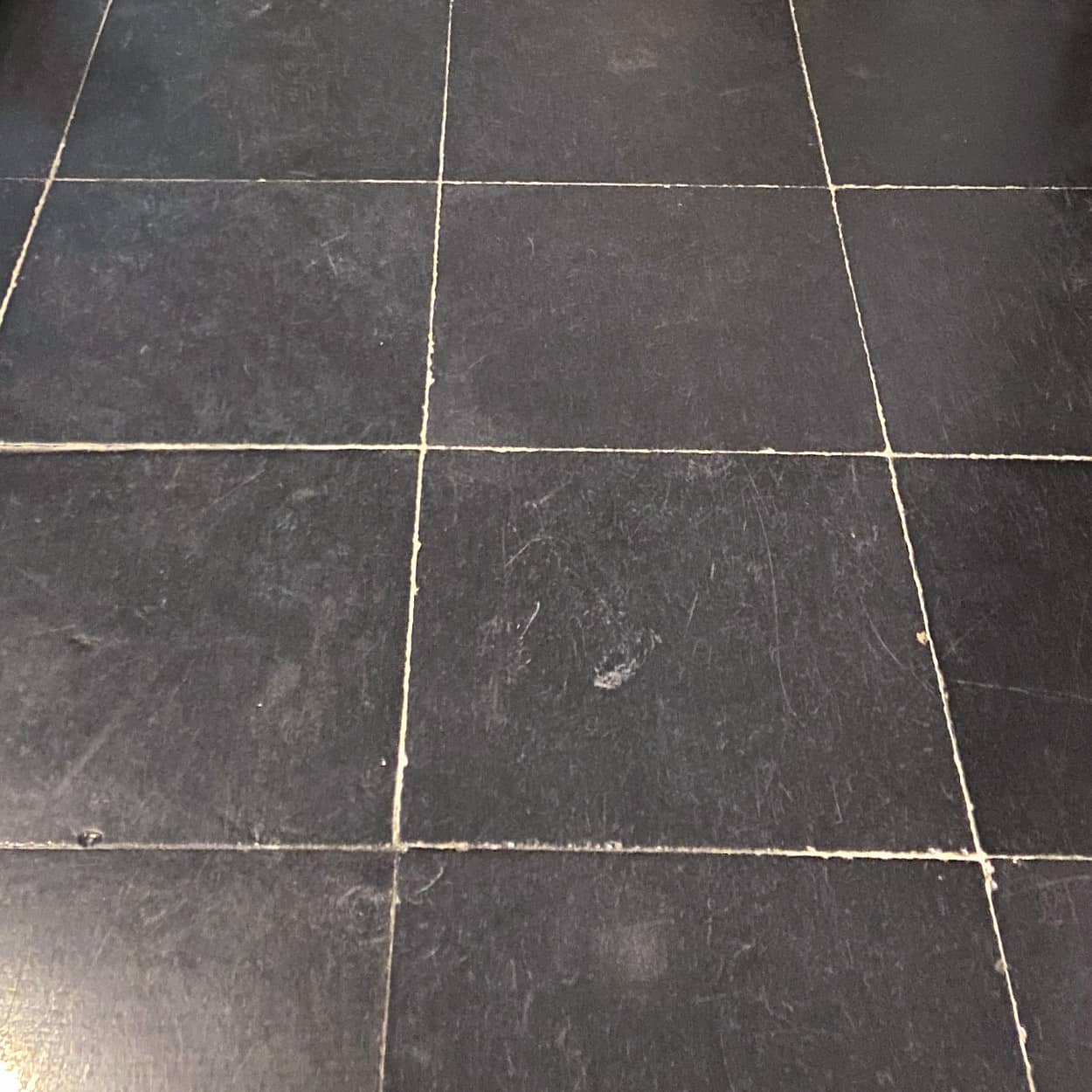 Antieke-naamse-steen-kerkdallen