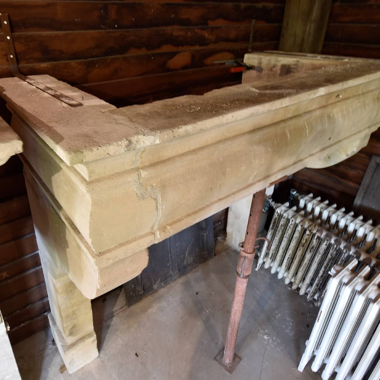 Zandstenen-Louis-XIII-ombouwschouw