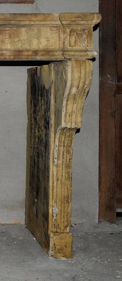 Antieke-zandstenen-voorzetschouw