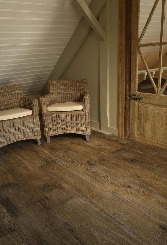 Extra-brede-Frans-eiken-vloerdelen-18e-eeuws-verouderd