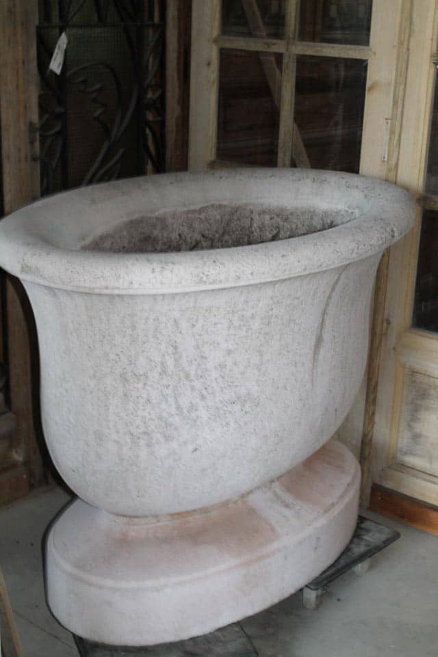 Grote-ovale-kalkzand-stenen-vaas-voor-binnen.-64462