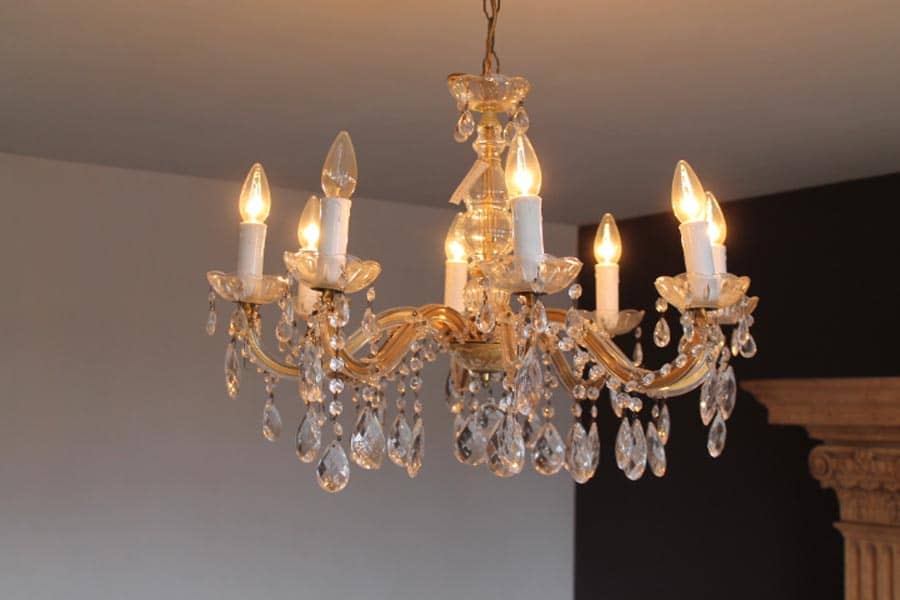 Meer-armige-Luster-kroonluchter-altijd-diverse-uitvoeringen.-Antiek-en-brocante-en-in-vele-prijsklassen