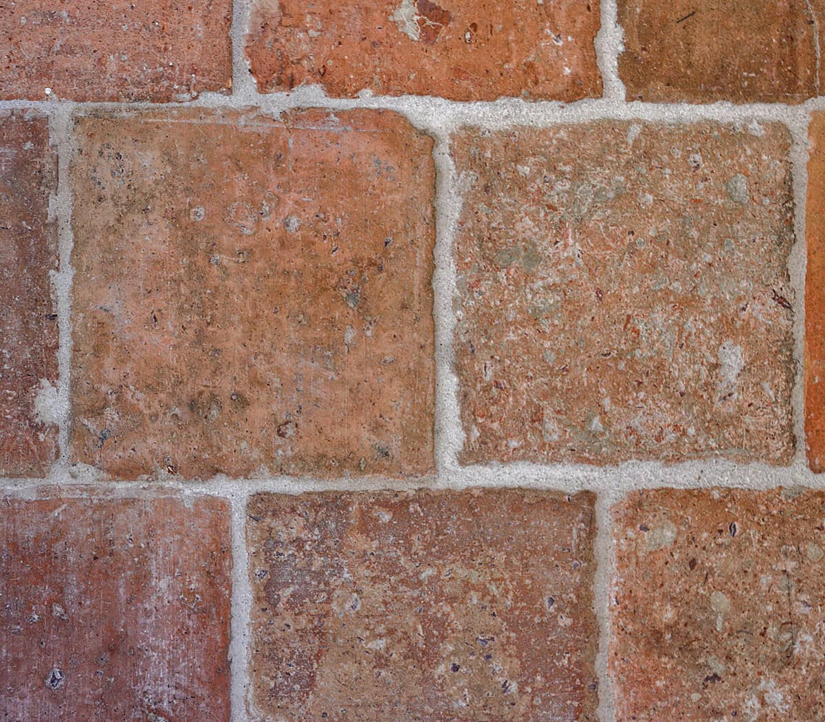 antieke-estriken-zalm-genuanceerd-medium-plavuizen-oud