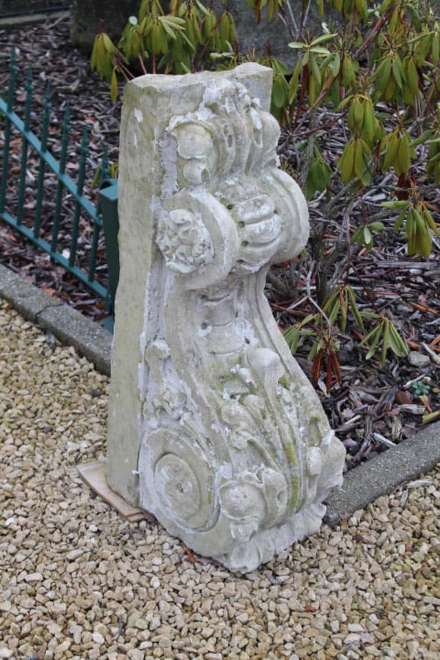 set-van-2-sokkels-kalkzandsteen-antiek