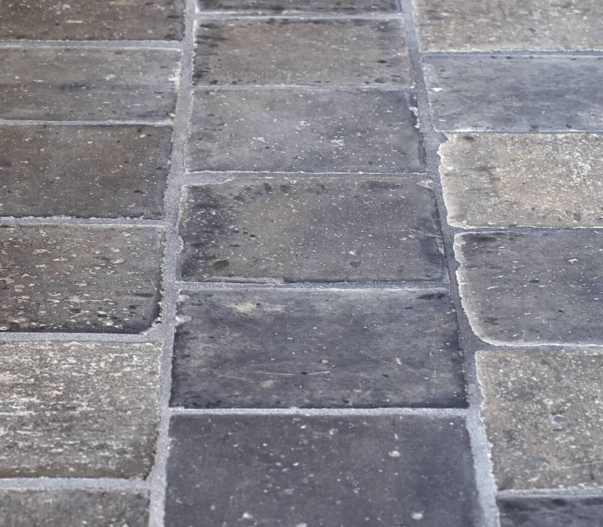 oude-gesmoorde-terracotta-blauw-grijs-bruine-estrikken