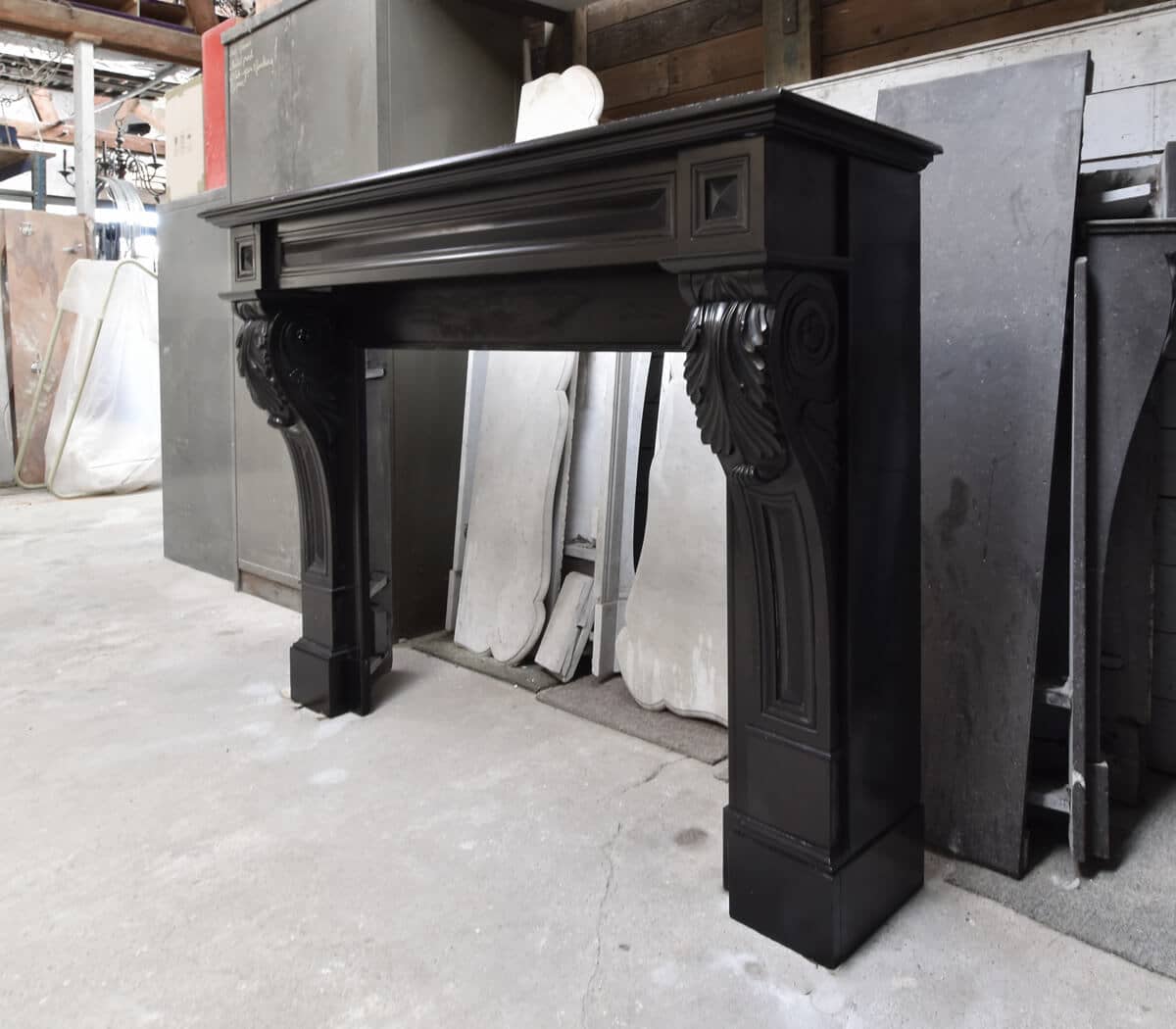 Zwart-marmeren-Noir-de-Mazy-voorzetschouw