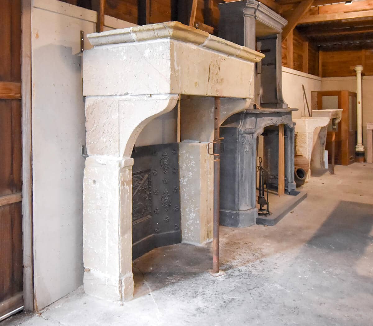 Antieke-kasteelschouw-zandstenen-ombouwschouw