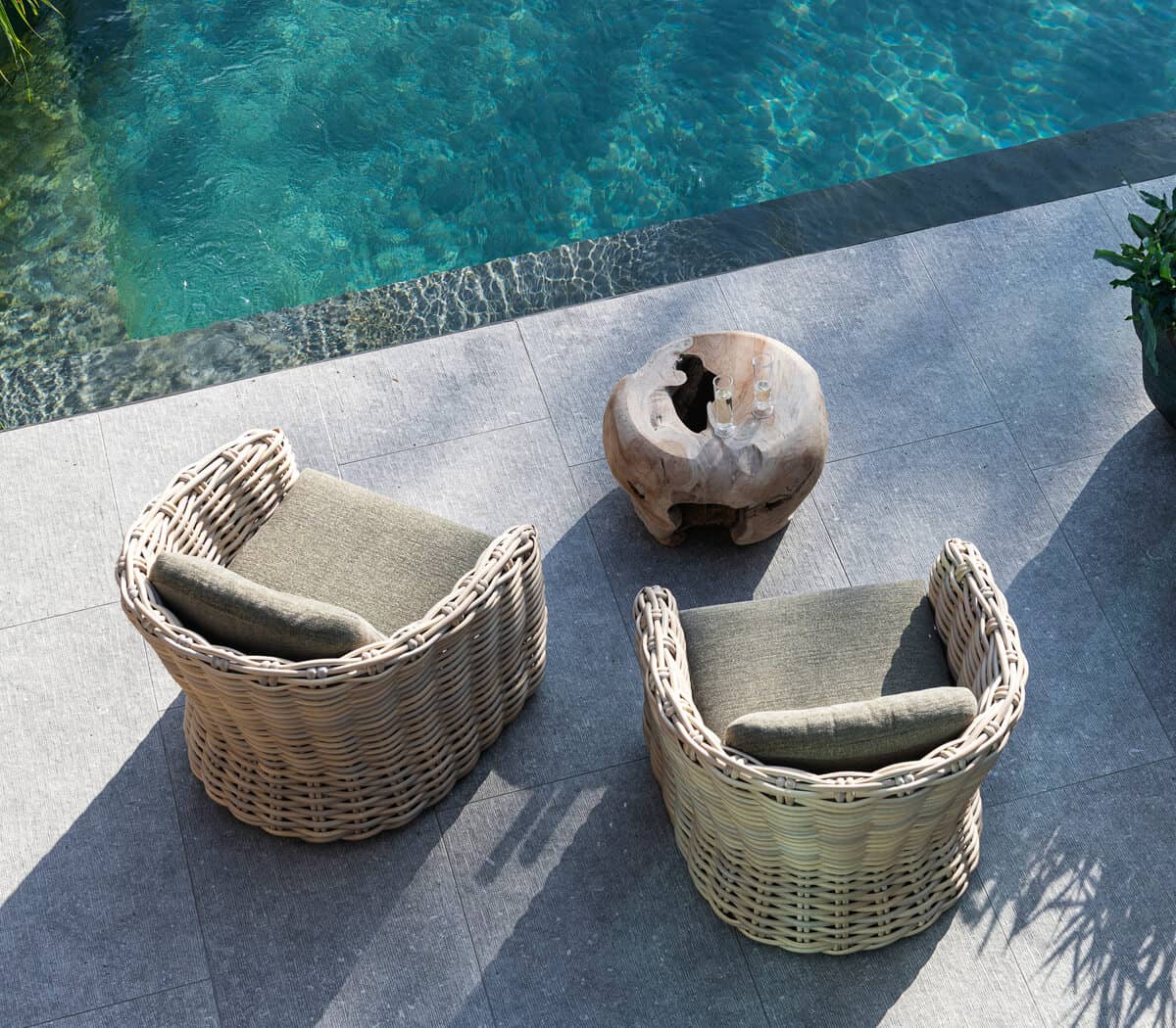Gommaire-outdoor-furniture-wicker-easy_chair_feline-G673-CLR-PE-Antwerp