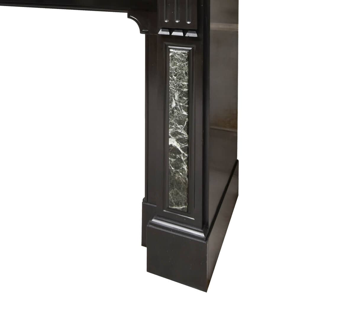 Zwart-marmeren-Noir-de-Mazy-met-grijs-groen-opgelegd-ombouwschouw