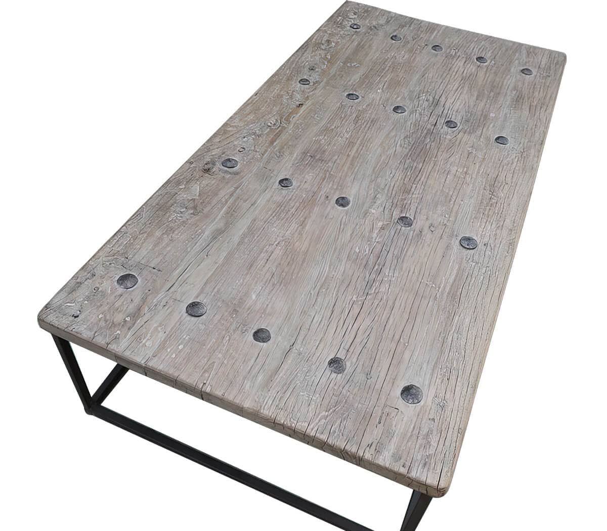 Salontafel-oude-deur-met-ijzeren-onderstel