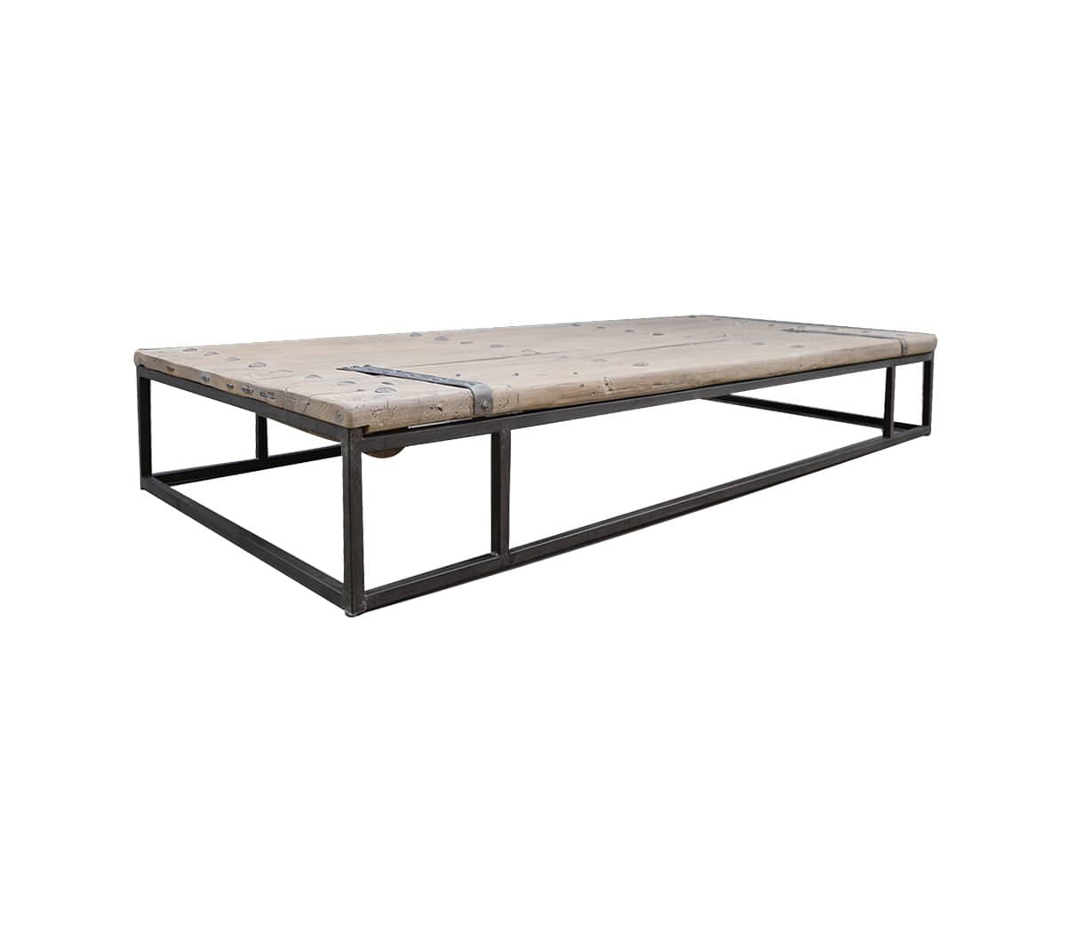 Salontafel-oude-deur-met-ijzeren-onderstel