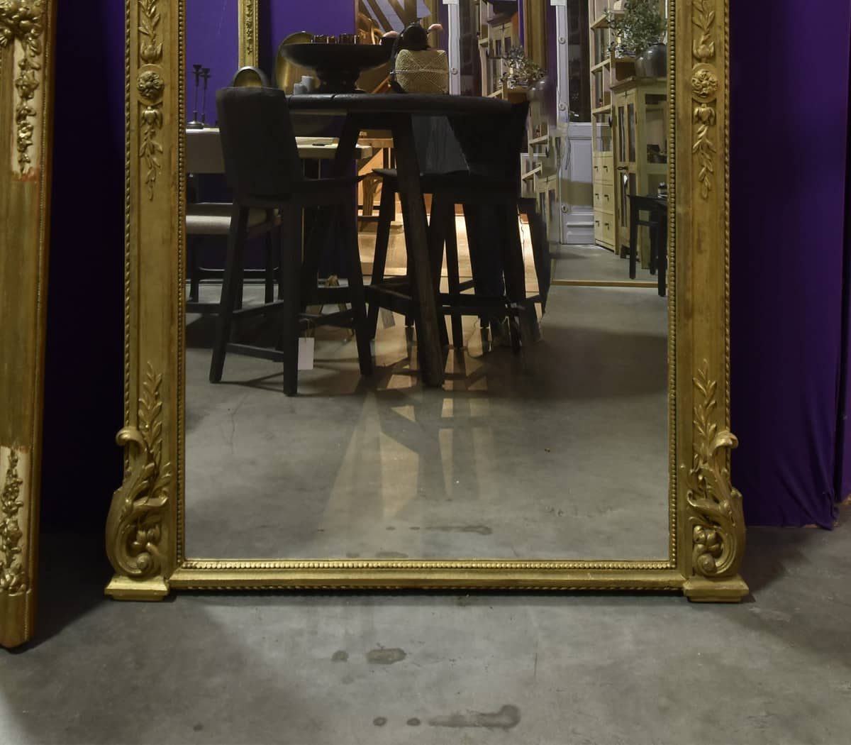 Antieke-kuifspiegel-met-tortelduifjes-en-parelrand