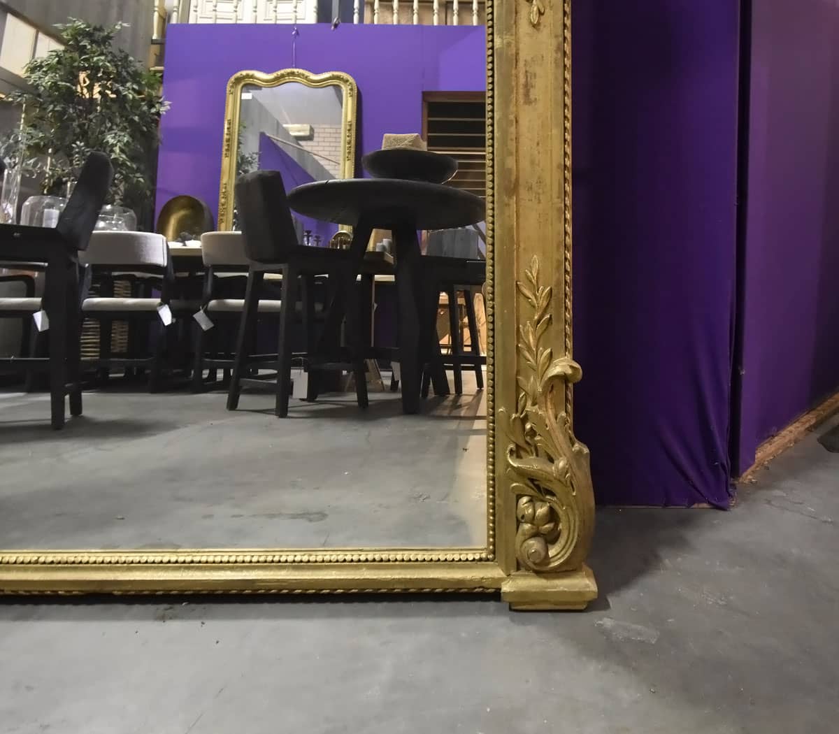 Antieke-kuifspiegel-met-tortelduifjes-en-parelrand