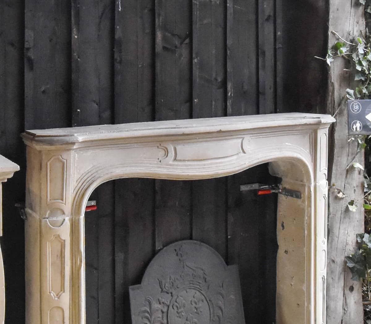 Zandstenen-voorzetschouw