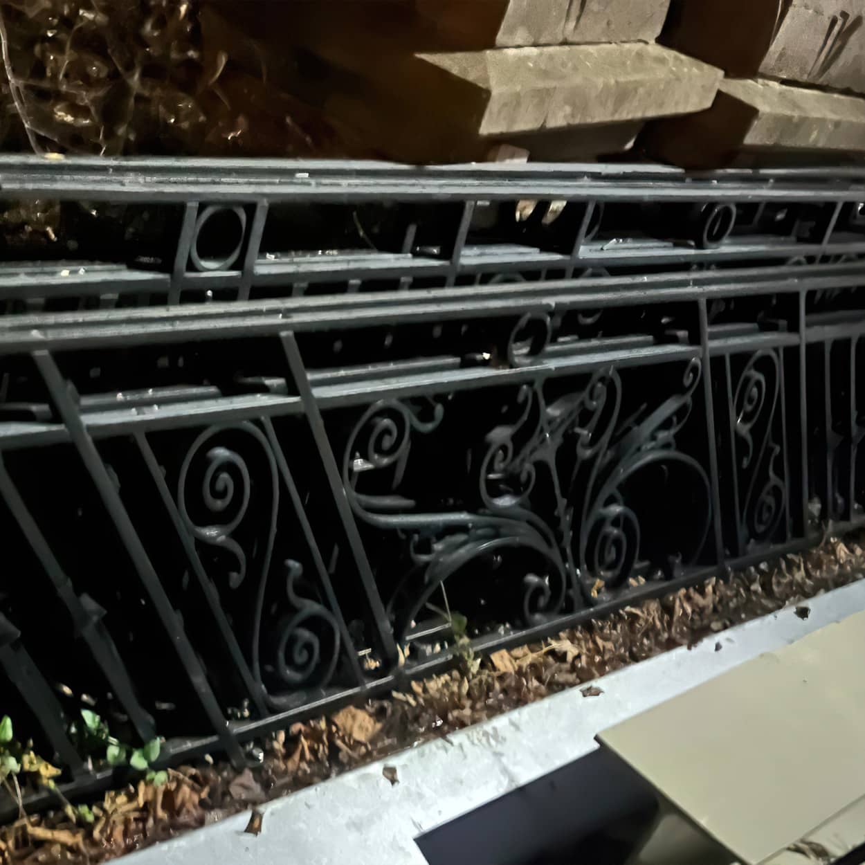 Gietijzeren-trap-met-±-15-lopende-meter-hekwerk