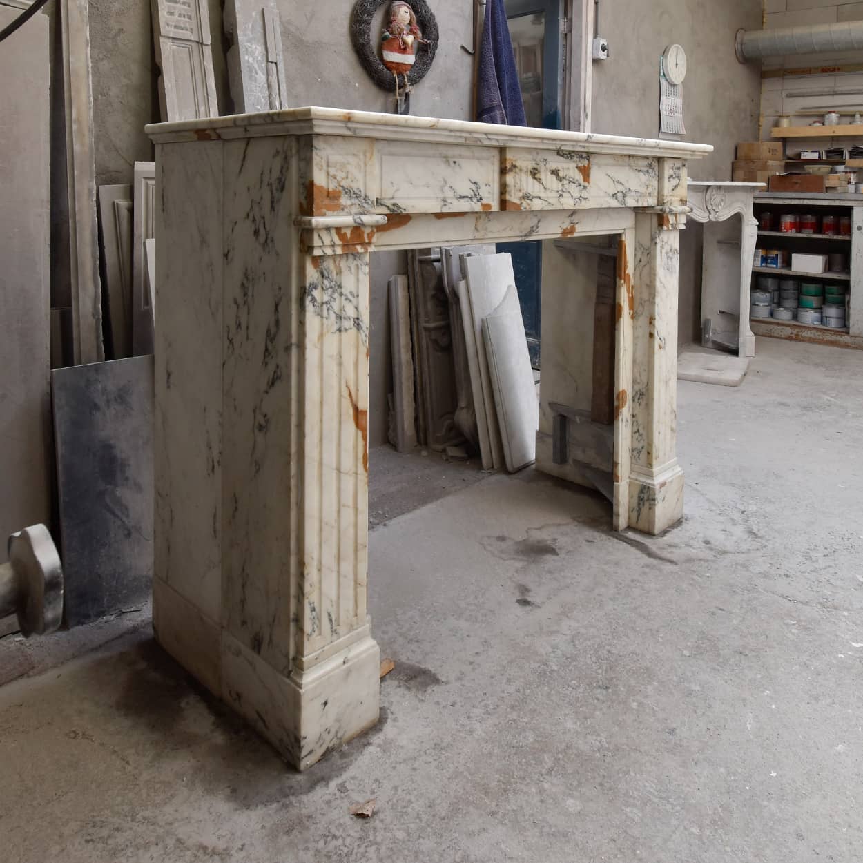 Louis-XVI-Marmeren-ombouwschouw-met-aderpatroon