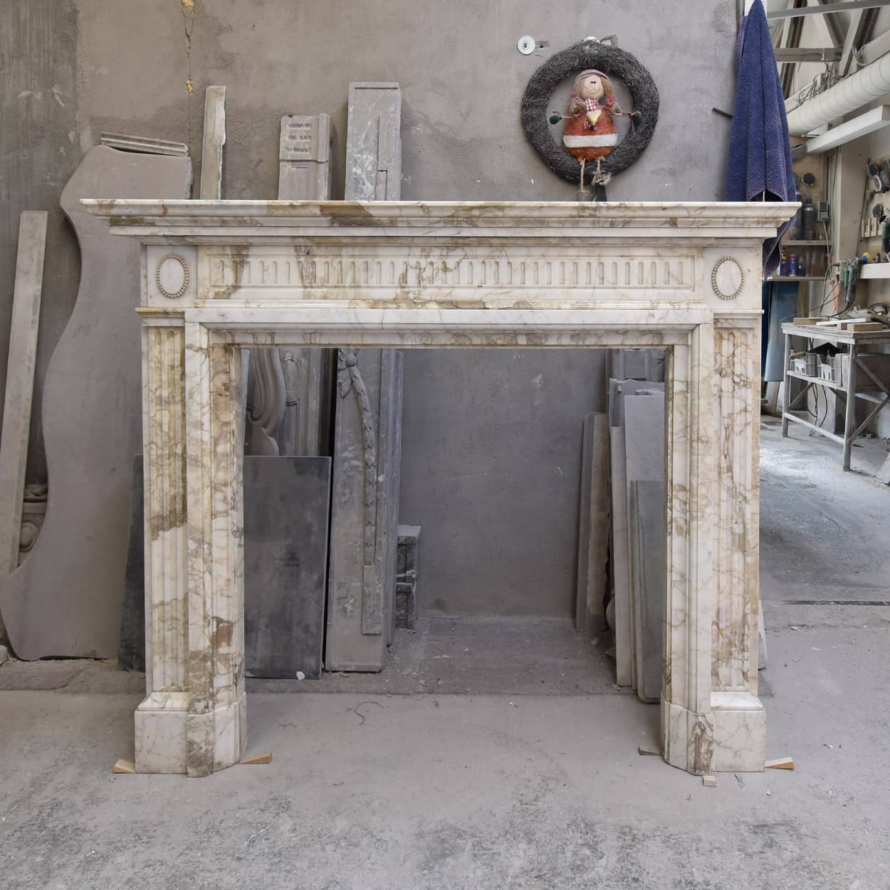 Wit-marmeren-Lodewijk-XVI-voorzetschouw