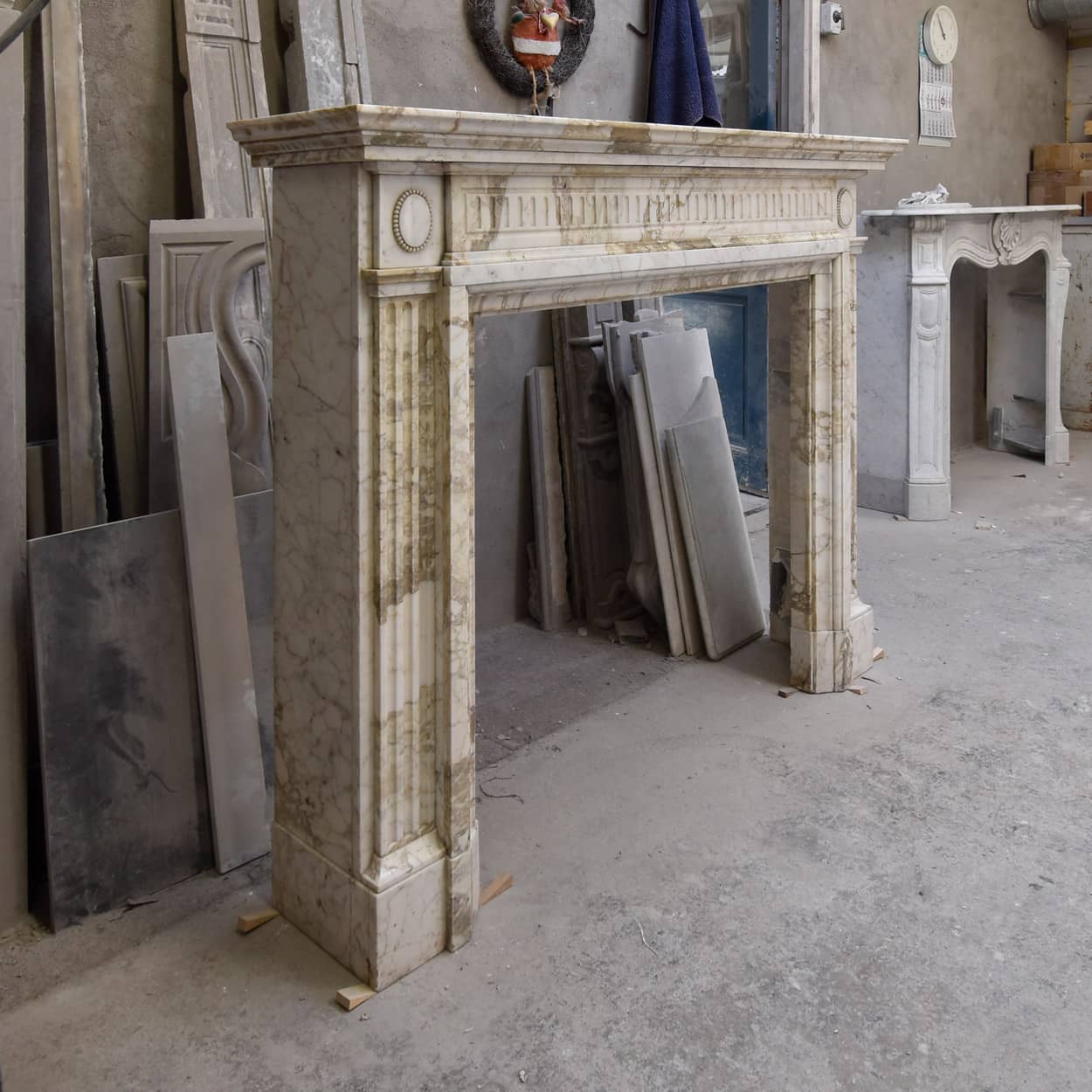 Wit-marmeren-Lodewijk-XVI-voorzetschouw