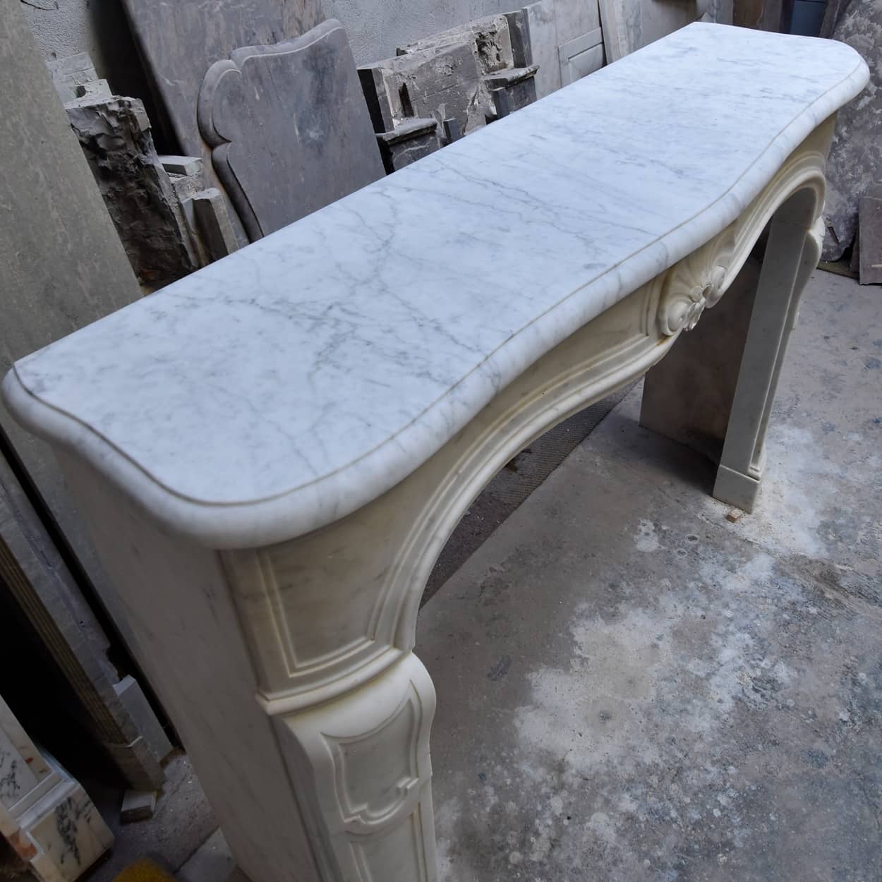 Antieke-Carrara-marmer-Louis-XV-ombouwschouw